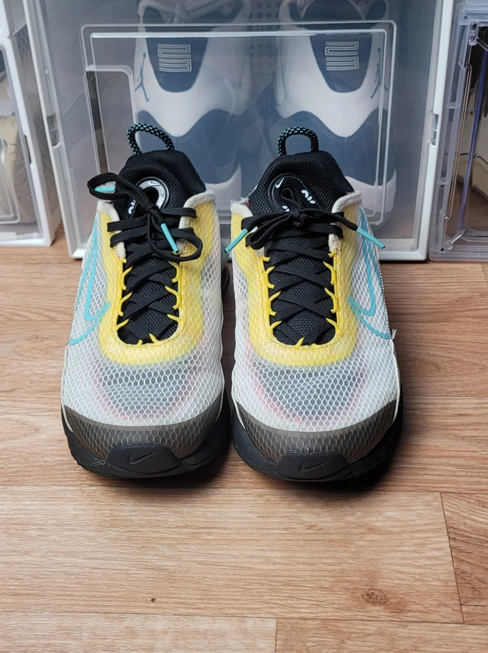 Nike Air 2090 GS Sneakers Youth Size 5y White Bleached Aqua